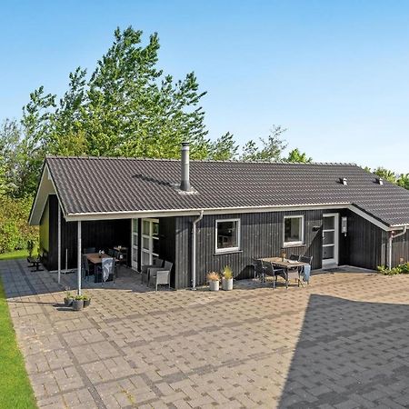 Cozy Home In Tarm With Kitchen المظهر الخارجي الصورة