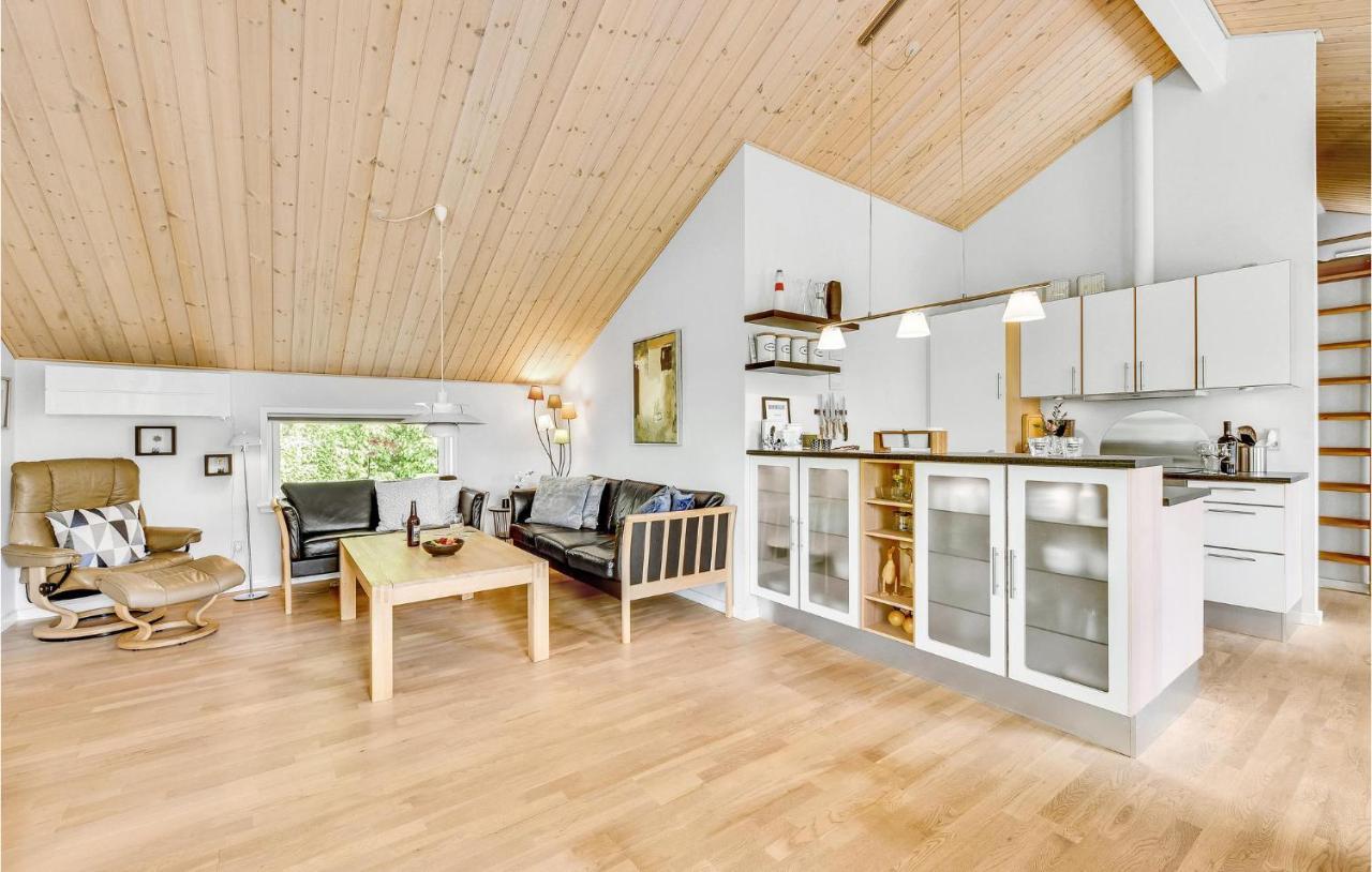 Cozy Home In Tarm With Kitchen المظهر الخارجي الصورة