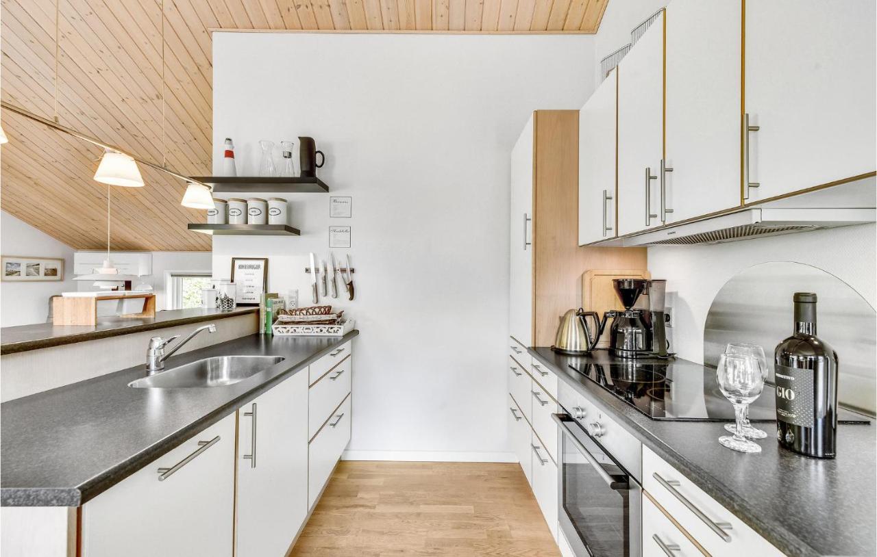 Cozy Home In Tarm With Kitchen المظهر الخارجي الصورة