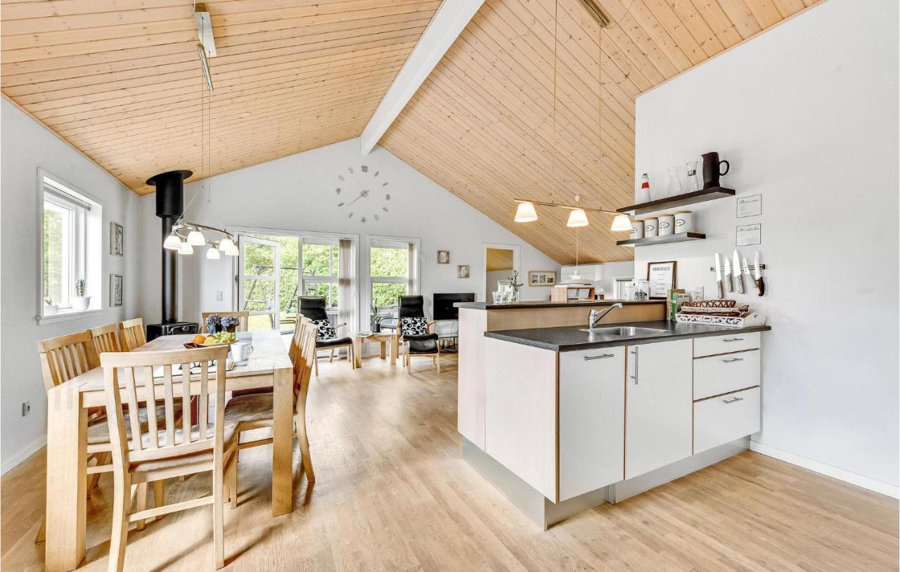 Cozy Home In Tarm With Kitchen المظهر الخارجي الصورة